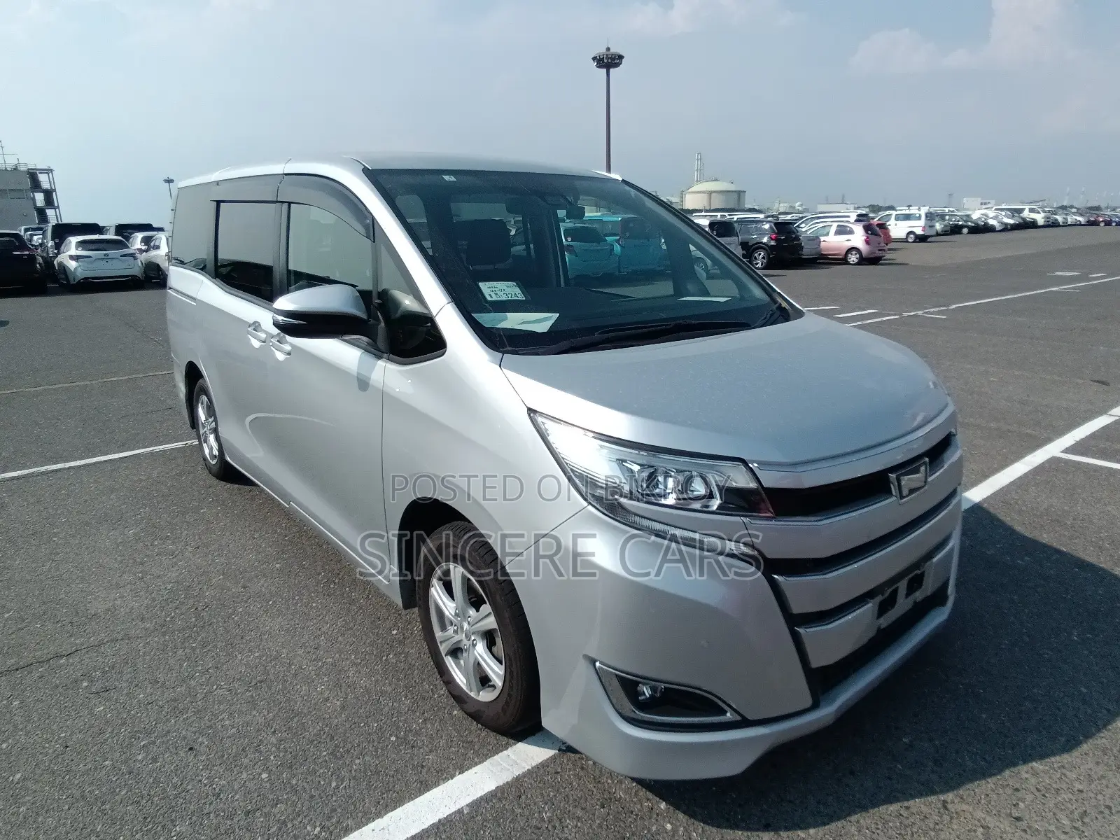 Toyota Noah 2021 Silver