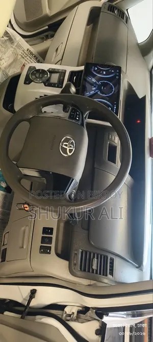 Toyota Noah 2.0 143hp AWD (7 Seater) 2011 Pearl