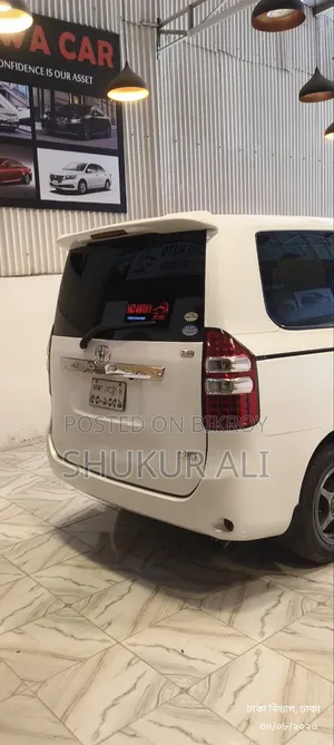 Toyota Noah 2.0 143hp AWD (7 Seater) 2011 Pearl