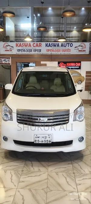 Toyota Noah 2.0 143hp AWD (7 Seater) 2011 Pearl