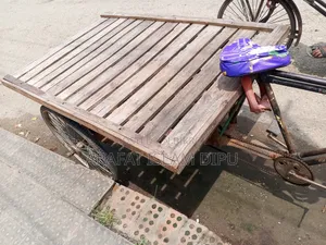 ভ্যান গাড়িটি দ্রুত বিক্রি হবে।