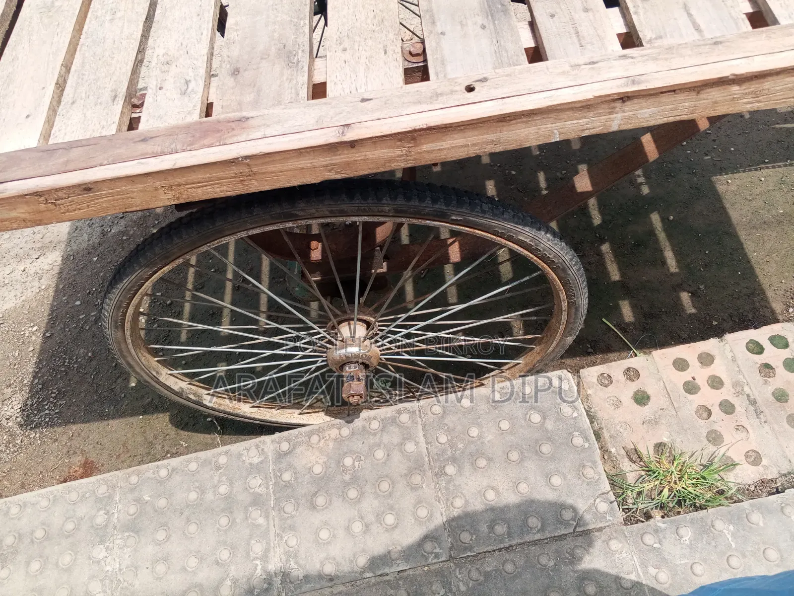 ভ্যান গাড়িটি দ্রুত বিক্রি হবে।
