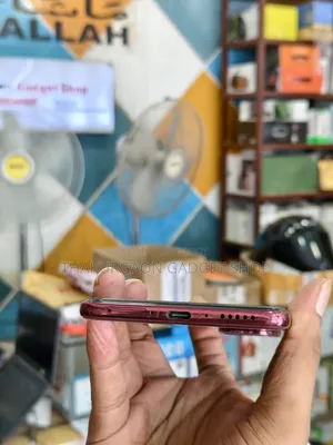 ভিভো ভি৫০ ৫১২ জিবি লাল