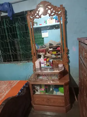 Sagun Kath Er Dressing Table