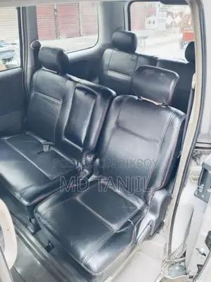 Toyota Noah 2.0 FWD (8 Seater) 2004 Silver