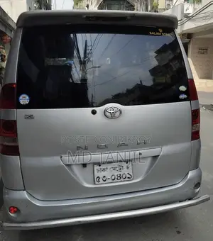 Toyota Noah 2.0 FWD (8 Seater) 2004 Silver