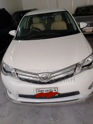 টয়োটা এক্সিও ২০১৩ সাদা