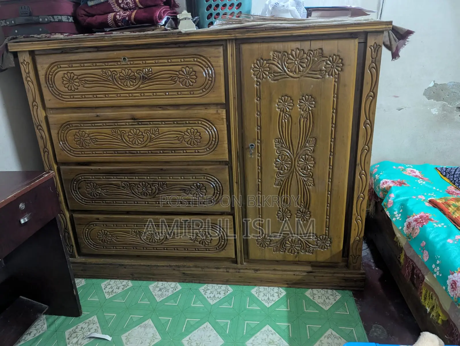 মেহগনি কাঠের ওয়ারড্রপ