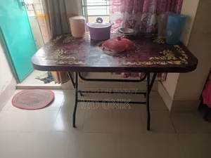 ডাইনিং টেবিল