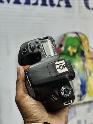 Canon 77D Body