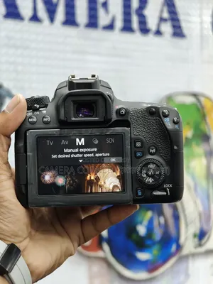 Canon 77D Body