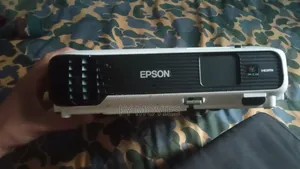 Epson EB-X04 Portable 3LCD Projector 2800 Lumens, XGA