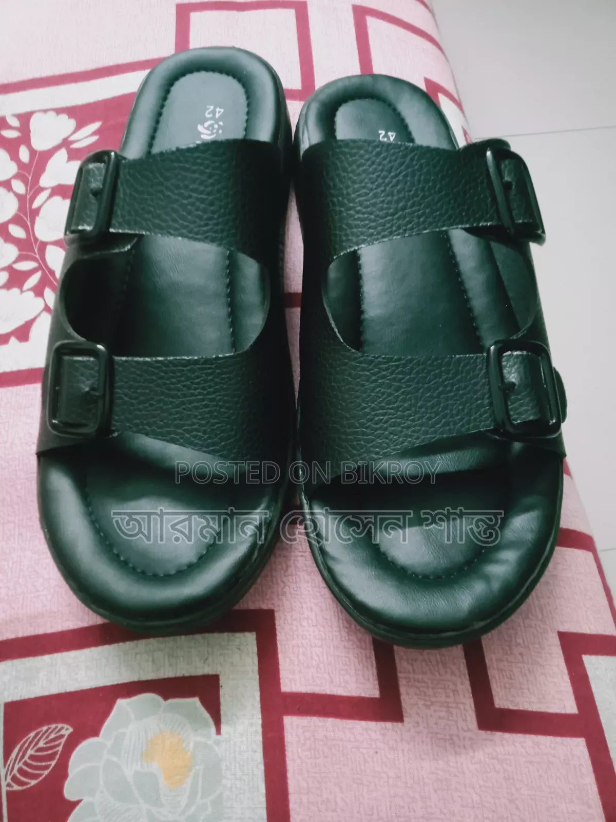 ব্র্যান্ড নিউ স্যান্ডেল