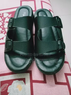 ব্র্যান্ড নিউ স্যান্ডেল