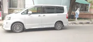 Toyota Noah 2.0 158hp FWD (৭ আসনের) ২০১১ সিলভার