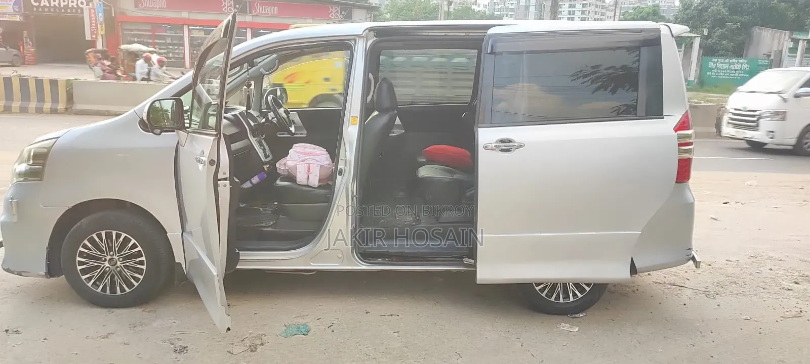 Toyota Noah 2.0 158hp FWD (৭ আসনের) ২০১১ সিলভার