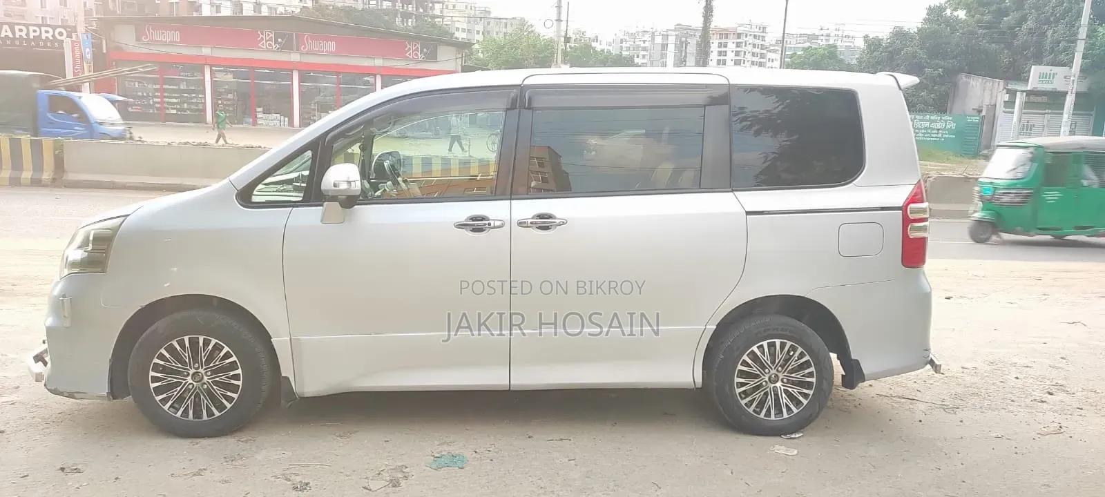 Toyota Noah 2.0 158hp FWD (৭ আসনের) ২০১১ সিলভার
