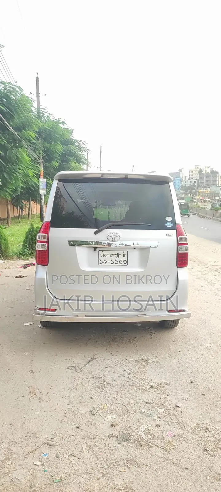 Toyota Noah 2.0 158hp FWD (৭ আসনের) ২০১১ সিলভার