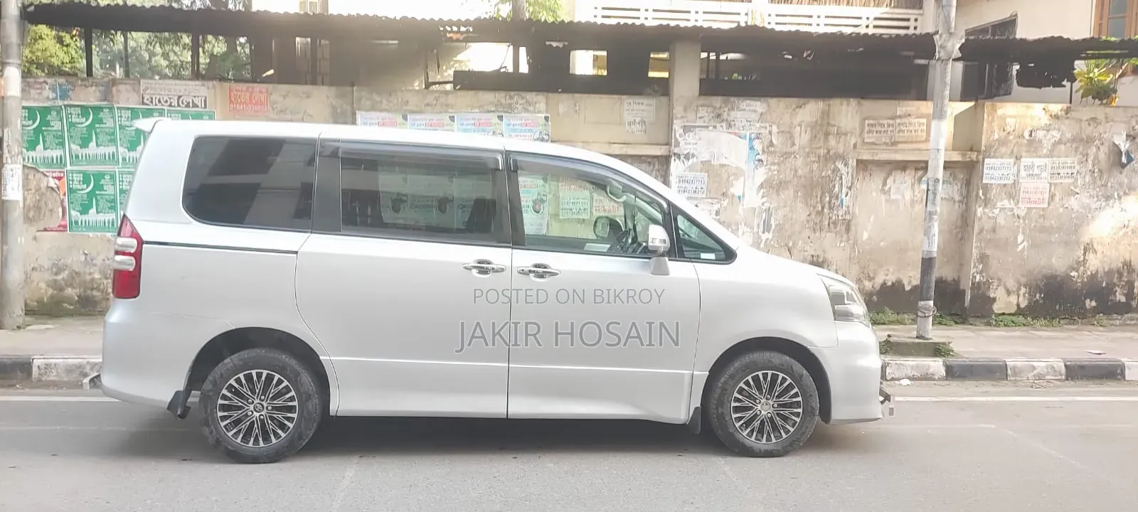 Toyota Noah 2.0 158hp FWD (৭ আসনের) ২০১১ সিলভার