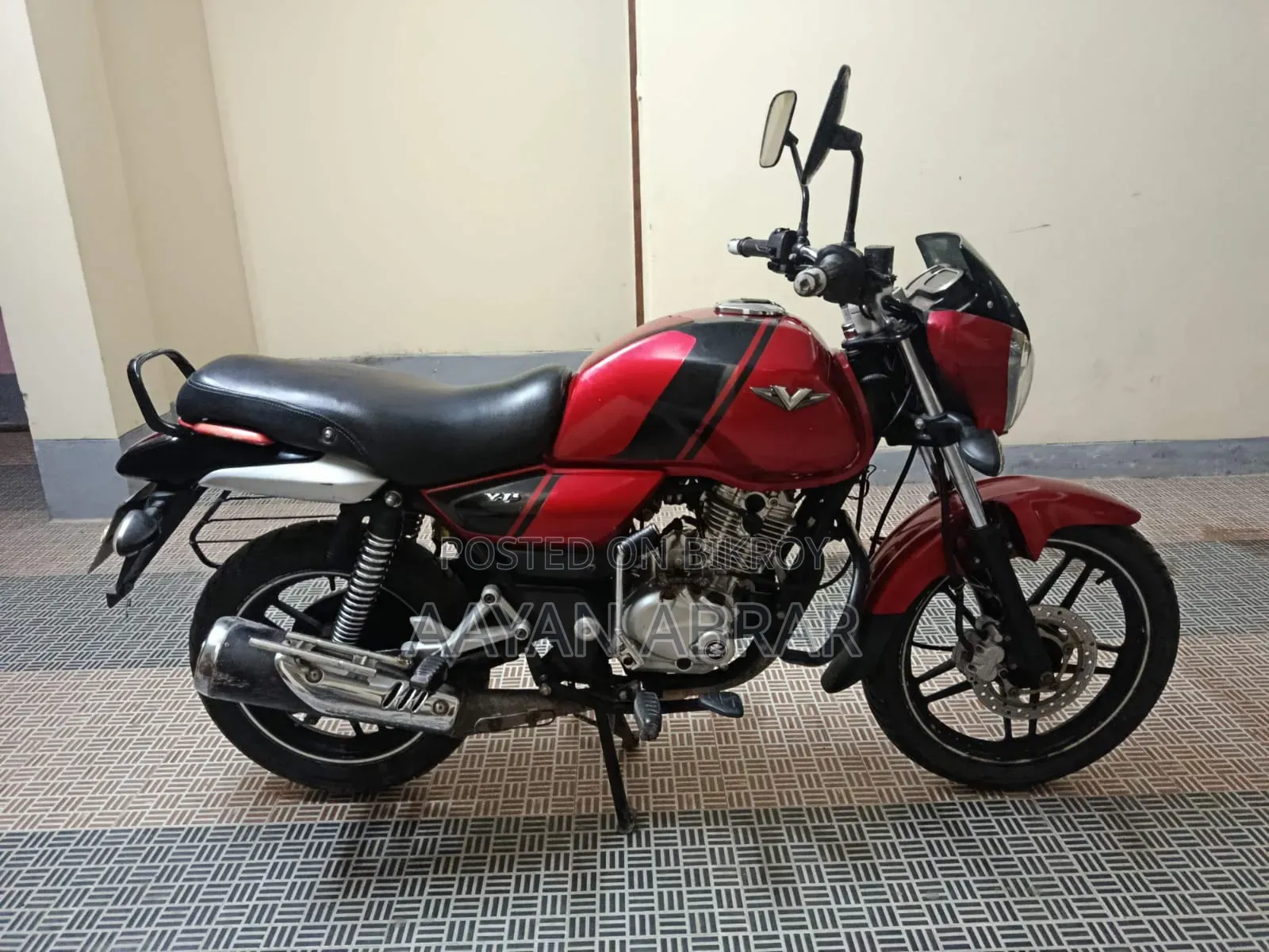 Bajaj V15 2017 Red