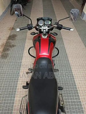 Bajaj V15 2017 Red