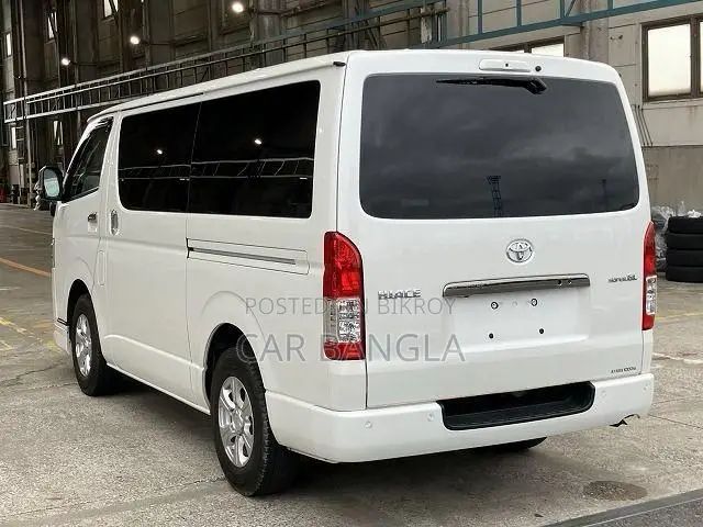 Toyota HiAce 2023 White