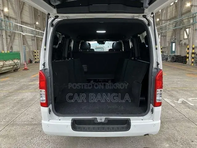 Toyota HiAce 2023 White