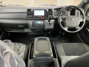 Toyota HiAce 2023 White