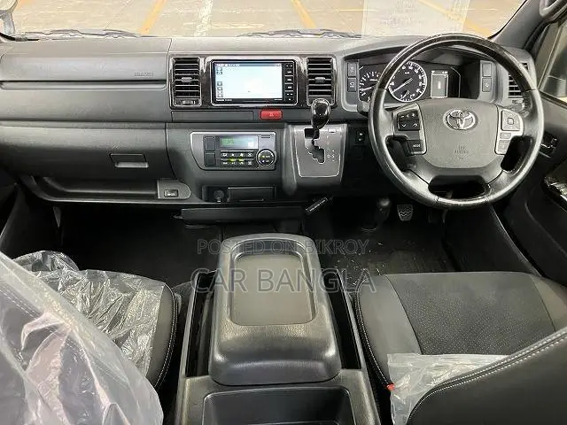 Toyota HiAce 2023 White