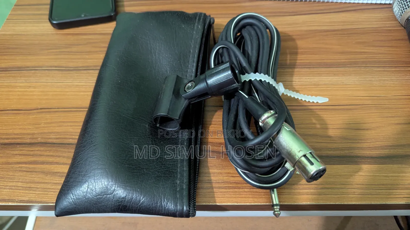100 XLR Microphone