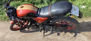 সুজুকি হায়াতে ২০১৭ লাল