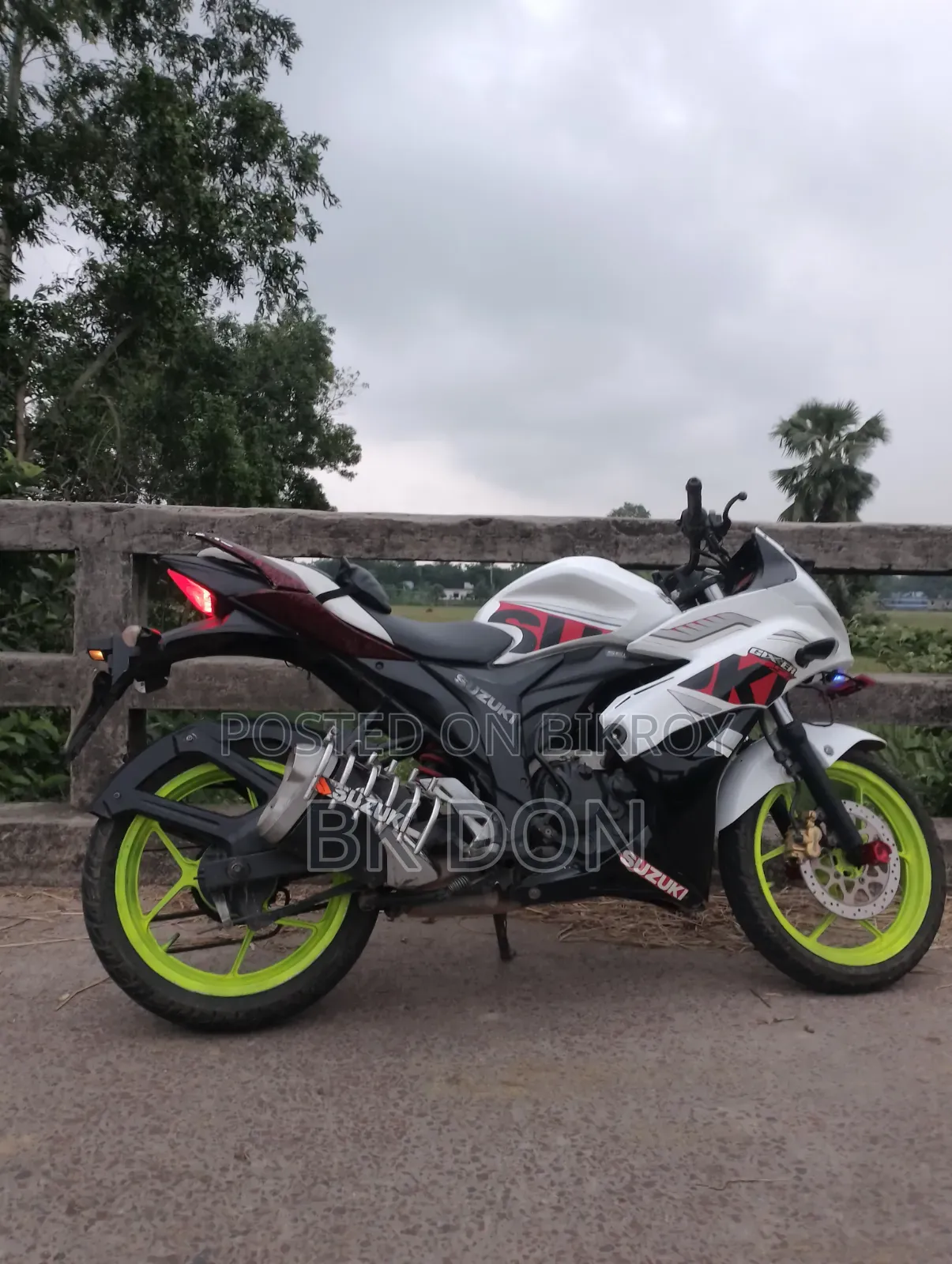 Suzuki Gixxer SF 2016 White