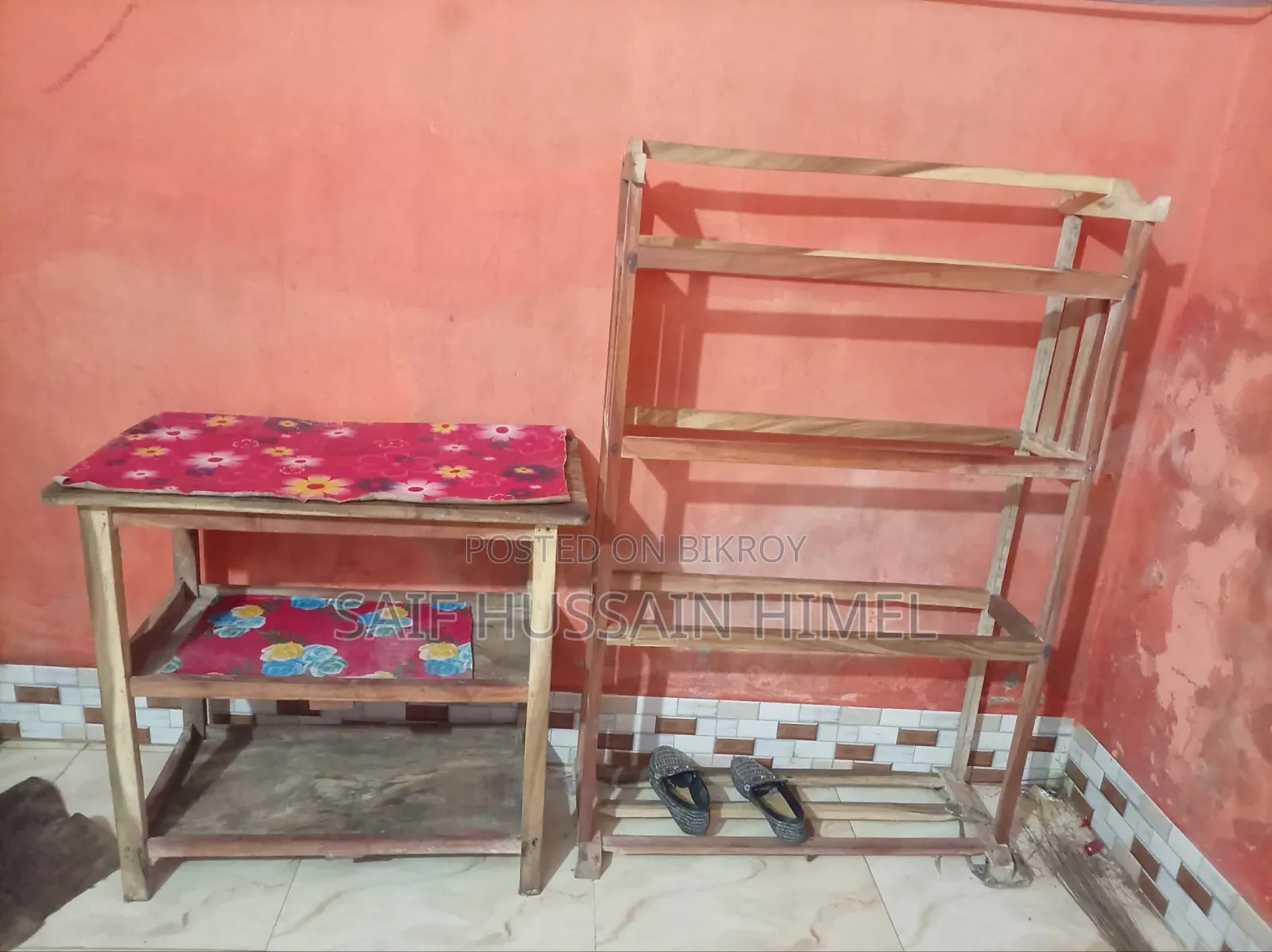 কাঠের টেবিল ও আলনা বিক্রি হবে — একসাথে মাত্র ১,২০০ টাকা