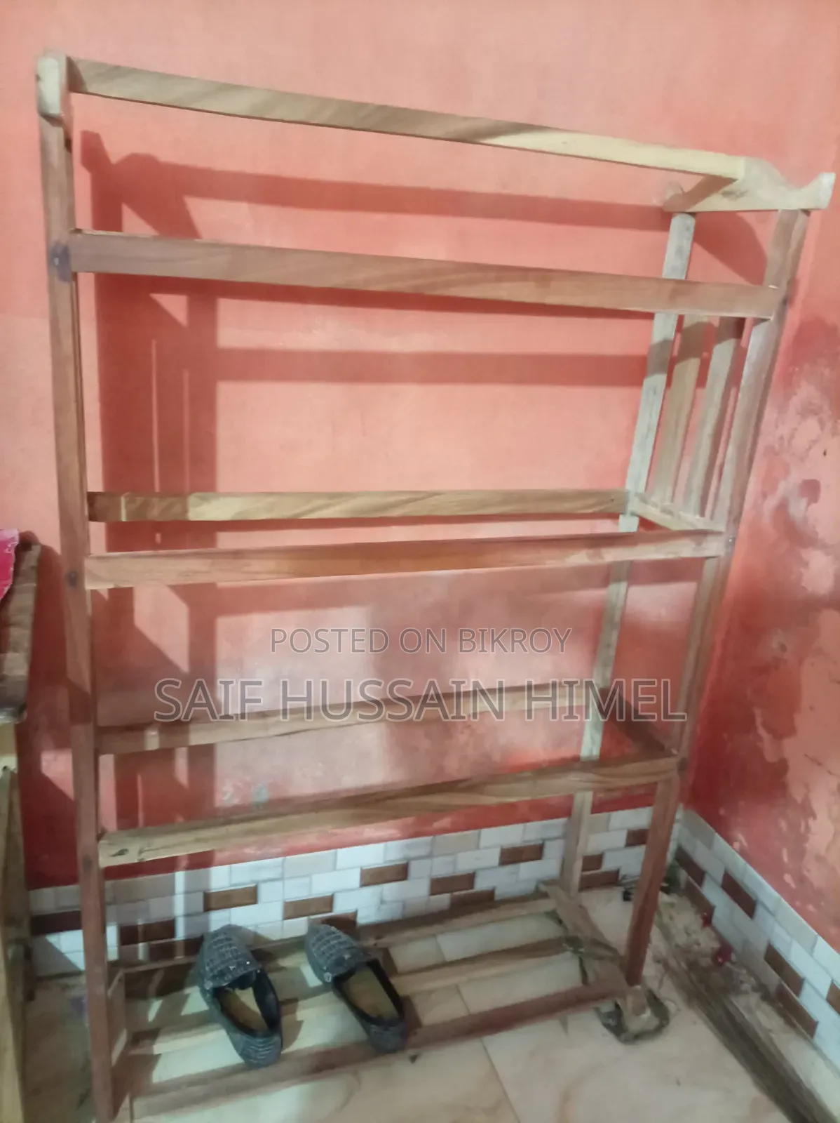 কাঠের টেবিল ও আলনা বিক্রি হবে — একসাথে মাত্র ১,২০০ টাকা