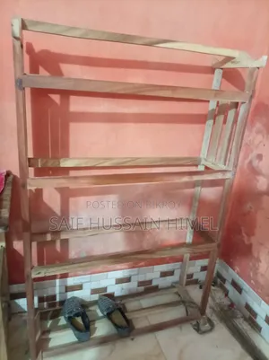 কাঠের টেবিল ও আলনা বিক্রি হবে — একসাথে মাত্র ১,২০০ টাকা