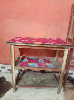 কাঠের টেবিল ও আলনা বিক্রি হবে — একসাথে মাত্র ১,২০০ টাকা