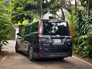 Toyota Esquire 2017 Blue