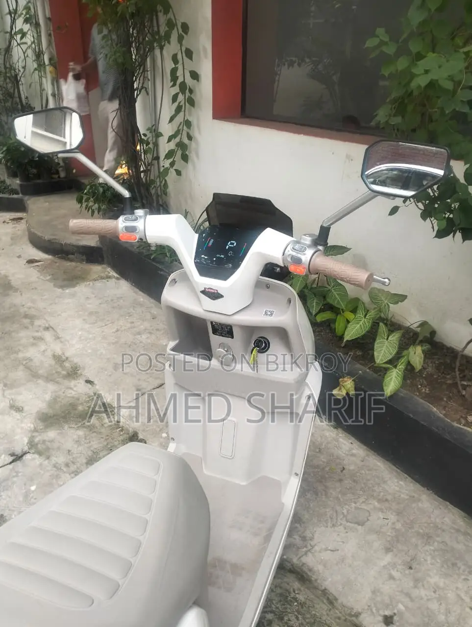 নতুন মোটরসাইকেল ২০২৫ সাদা