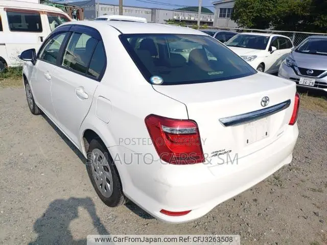 টয়োটা অ্যাক্সিও ২০২১ সাদা
