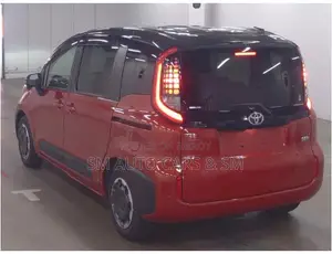 Toyota Sienta 2022 Red
