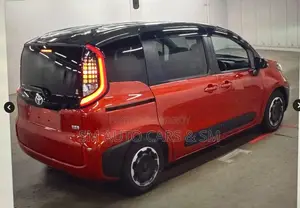 Toyota Sienta 2022 Red