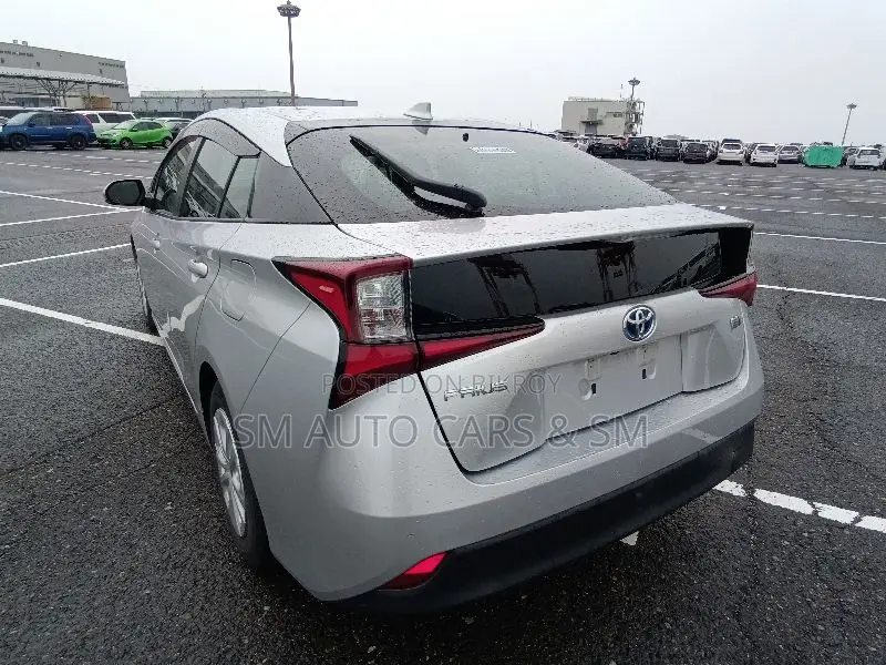 Toyota Prius 2021 Silver