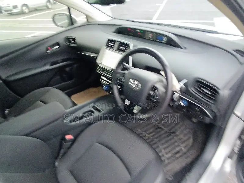 Toyota Prius 2021 Silver