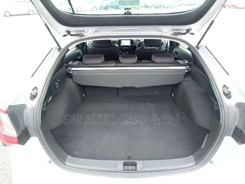 Toyota Prius 2021 Silver