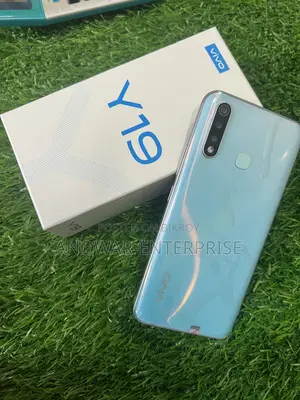 Vivo Y19 128 GB Silver