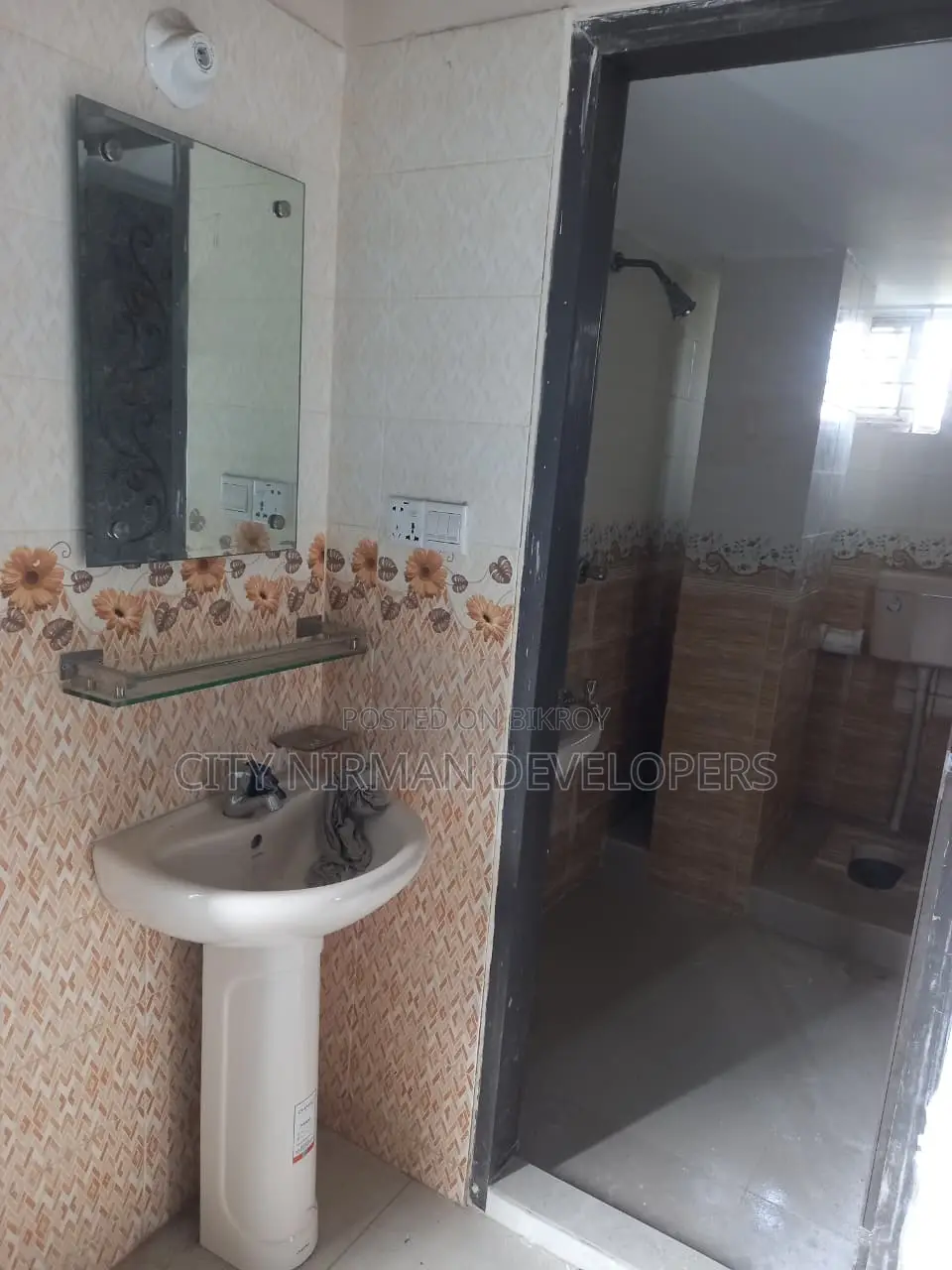 Furnished 2bdrm Block of Flats in Mohammadpur, Bosila for Sale
