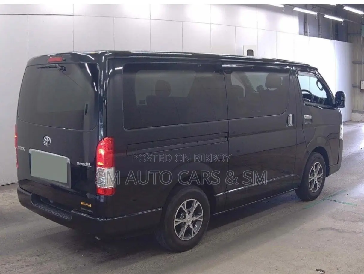 Toyota HiAce 2021 Black