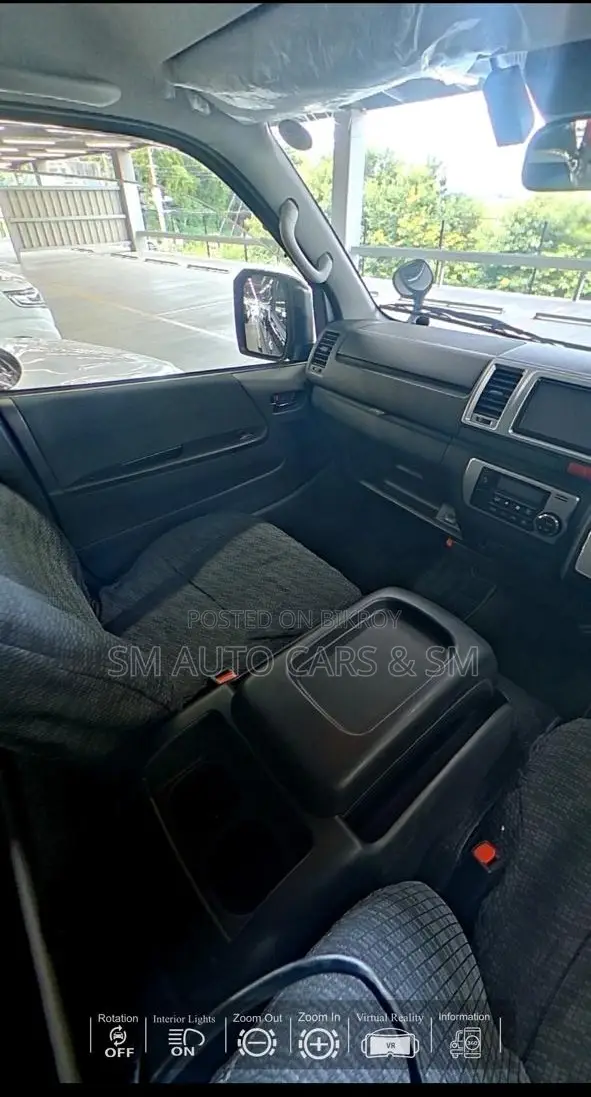 Toyota HiAce 2021 Black