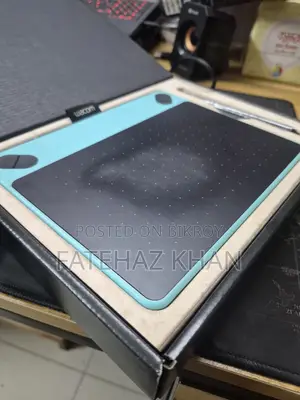 Wacom Intuos Comic Pen and Touch Small Tablet CTH490CB.