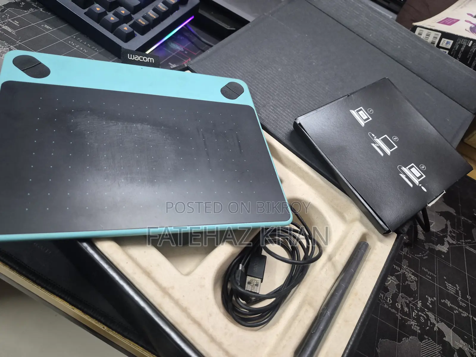 Wacom Intuos Comic Pen and Touch Small Tablet CTH490CB.